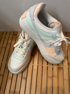 Women’s Pastel Colorblock Low-Top Sneakers — Mint, Peach & Light Gray